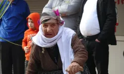 Yangında mahsur kalan komşuları için gözyaşı döktü