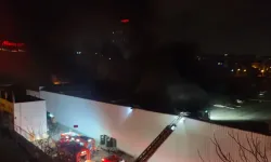 AVM'nin deposunda yangın