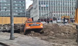 Ankara'da Yüzüncü Yıl Meydanı'nda göçük meydana geldi