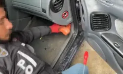 Otomobilde 19 ruhsatsız tabanca ele geçirildi