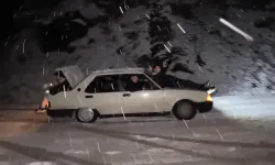 Karda sörf yaptı