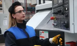 Döküm fabrikasının tek kadın CNC operatörü 