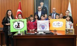 Erdal Beşikçioğlu ilkokul öğrencileriyle bir araya geldi