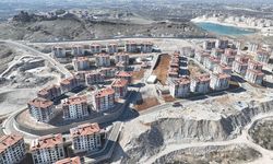 Deprem konutlarının yapımı sürüyor