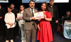 Sivas'ta ses yarışmasında birinci olan öğrenciden gururlandıran haraket