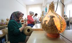 Su kabaklarını süs eşyasına dönüştürüyor