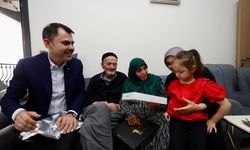 Bakan Kurum depremzede aileye ziyaret etti