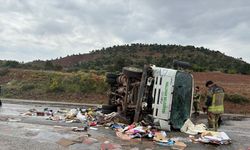 Belediyeye ait kamyon devrildi, bir ölü!