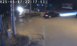 Kavşakta drift attı, ağaca çarptı!