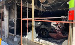 Oto yıkamacı alevlerin arasında kaldı!