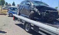 Otomobiller kafa kafaya çarpıştı