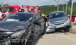 Sakarya'da otomobiller çarpıştı!