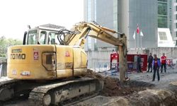 Sarıyer'de çöken yol hafta sonuna kadar düzelecek