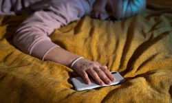 Alarm erteleme alışkanlığı yorgunluk hissini artırıyor