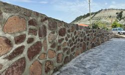 Çamlıdere Sarı Kavak Köyü'nde zemin kaplama çalışması sürüyor!