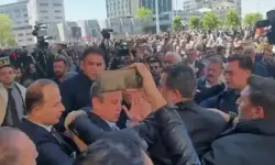 Özgür Özel'e yumruklu saldırı!