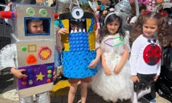 Minikler geri dönüşümden kostüm tasarladı