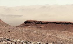 NASA, Mars’ın Sharp Dağı Etkileyici Manzarasını Paylaştı