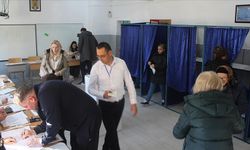 Romanya'da halk sandıkta!