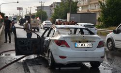 Seyir halindeki otomobil alev aldı