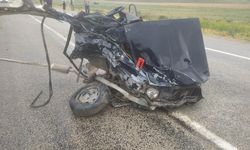 Polatlı-Konya yolunda kaza, otomobil ikiye bölündü!