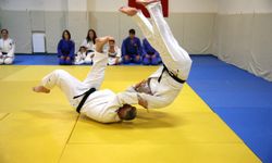 Antrenör baba, ailesine judoyu sevdirdi