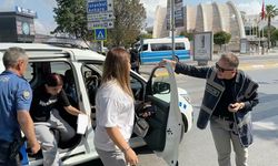 Kimliğini kaybeden öğrenciye polisten yardım