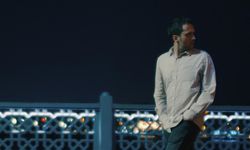 "Köpekle Kurt Arasında" filmi seyirciyle!