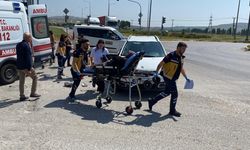 Sivas'ta ambulansla otomobil çarpıştı!