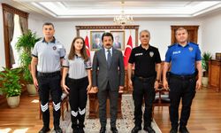 Vali Demiryürek, özel güvenlik görevlileriyle bir arada!