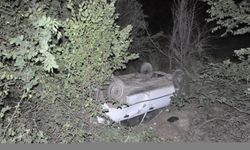 Yozgat'ta otomobil şarampole devrildi!