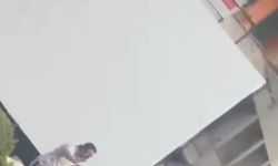Aracına çarpan sürücüyü tehdit etti