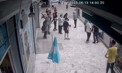 Otomobilin çarptığı motosikletli metrelerce savruldu