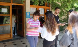 Polis ekipleri sınava geç kalan öğrencileri yetiştirdi