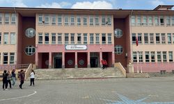 Yerdeki Çöpü Çöpe Atan Alperen'e Tablet Ödülü