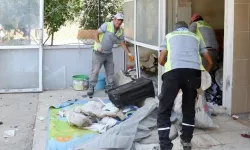 İki farklı evden 8 kamyon çöp çıktı