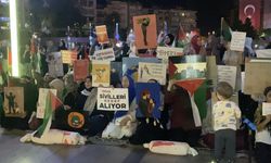 Filistin için oturma eylemi yaptılar