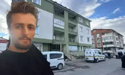 Başına çekiçle vurdu