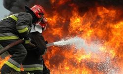 Evde çıkan yangında 15 kişi dumandan etkilendi