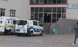 Öğretmenini tabancayla yaraladı