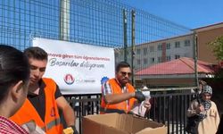 Sincan Belediyesi'nden öğrenci ve velilere yiyecek ikramı
