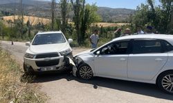 İki otomobilin çarpıştığı kazada 1 kişi yaralandı