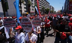 İzmir'de İşten çıkardığı işçiler eylem başlattı