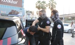 Doktor ve güvenliğe bıçakla saldırdı!!