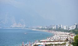 Güneşle Yarışan Deniz: Antalya’da Çifte Sıcaklık
