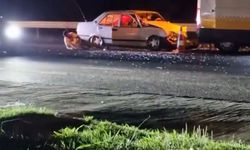Küçükçekmece'de Otomobil, İETT Yol Bakım Aracına Çarptı