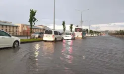 Erzurum’da Sağanak Hayatı Felç Etti