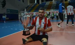 Eşi ve 2 Kızını Kaybeden Baba, Hayata Voleybolla Tutundu