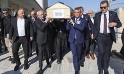 ÖZGÜR ÖZEL, KILIÇDAROĞLU İLE CENAZEDE BİRARAYA GELDİ