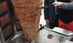 Antalya’da Döner Ustalarının 80 Derecelik Sıcaklıkla Mücadelesi